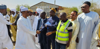 Dans le cadre de réalisation des travaux du projet Biteha 2, le Ministre d’État, Ministre Secrétaire Général de la Présidence de la République Mahamat Ahmat Alhabo accompagné du Ministre de l’eau et de l’Assainissement ont effectué hier une visite de travail à Biteha.